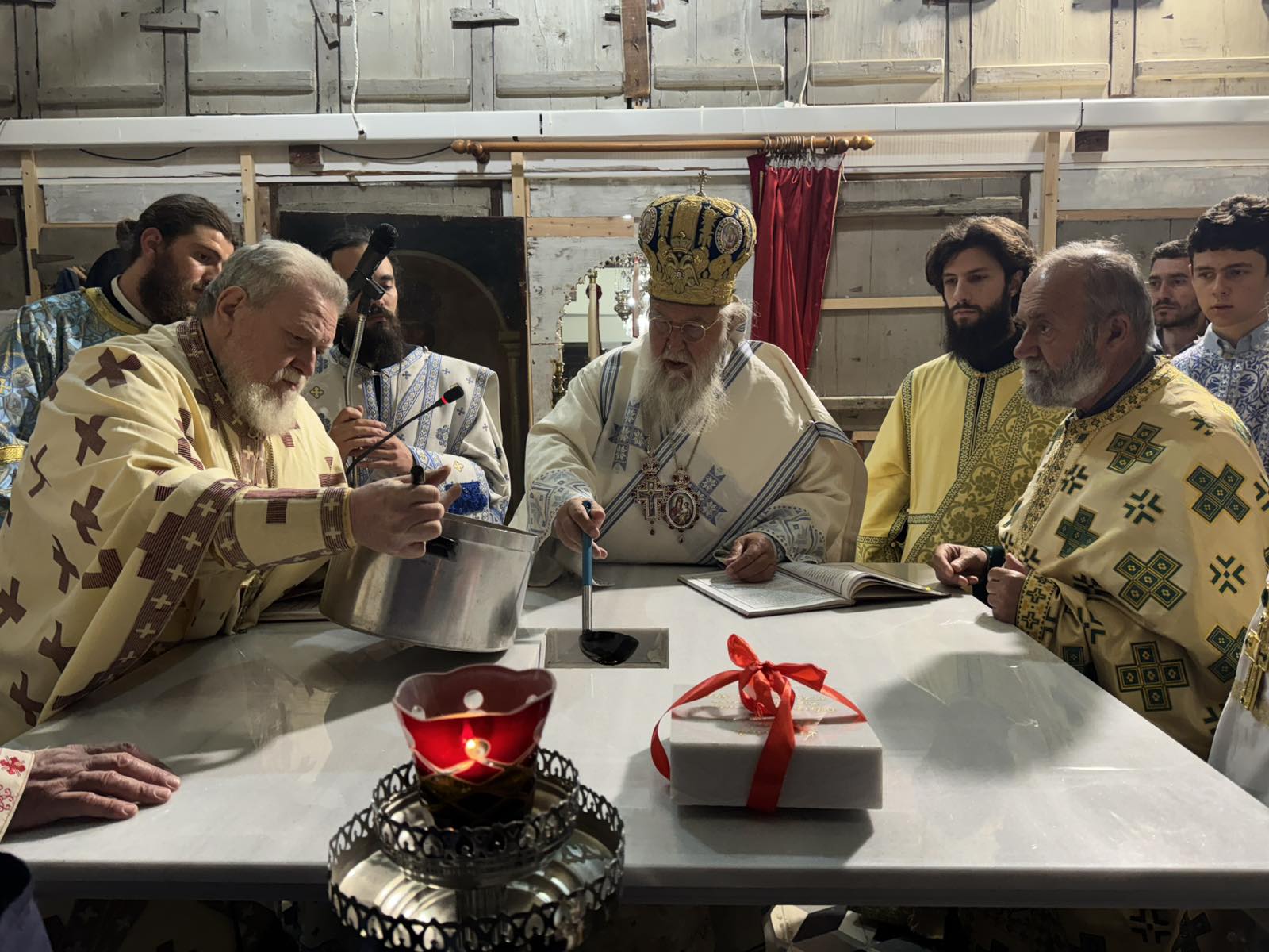 Η Κυριακή των Μυροφόρων και καθαγιασμός Ιερού Θυσιαστηρίου στην Κέρκυρα (4)