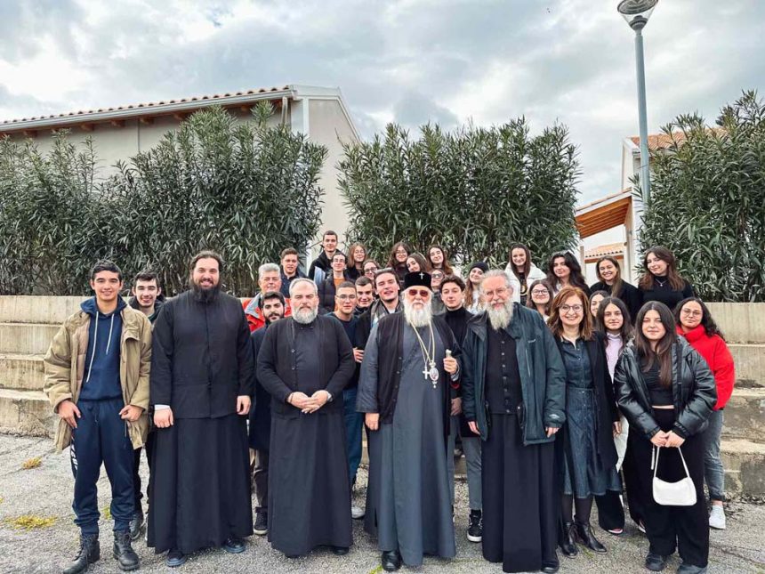 Ο ΜΗΤΡΟΠΟΛΙΤΗΣ ΚΕΡΚΥΡΑΣ ΜΕ ΤΑ ΣΤΕΛΕΧΗ ΤΩΝ ΚΑΤΑΣΚΗΝΩΣΕΩΝ (1)