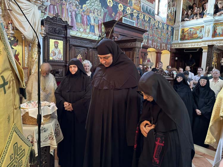 koures monazouson iera mitropoli kerkyras (6)