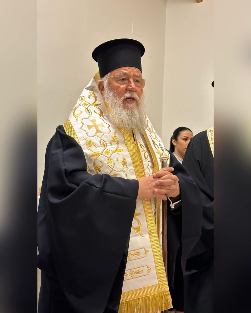 O mitropolitis kerkyras konta sta pedia (1)