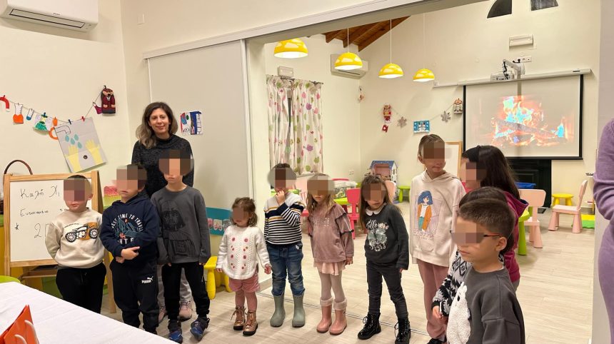 O mitropolitis kerkyras konta sta pedia (3)