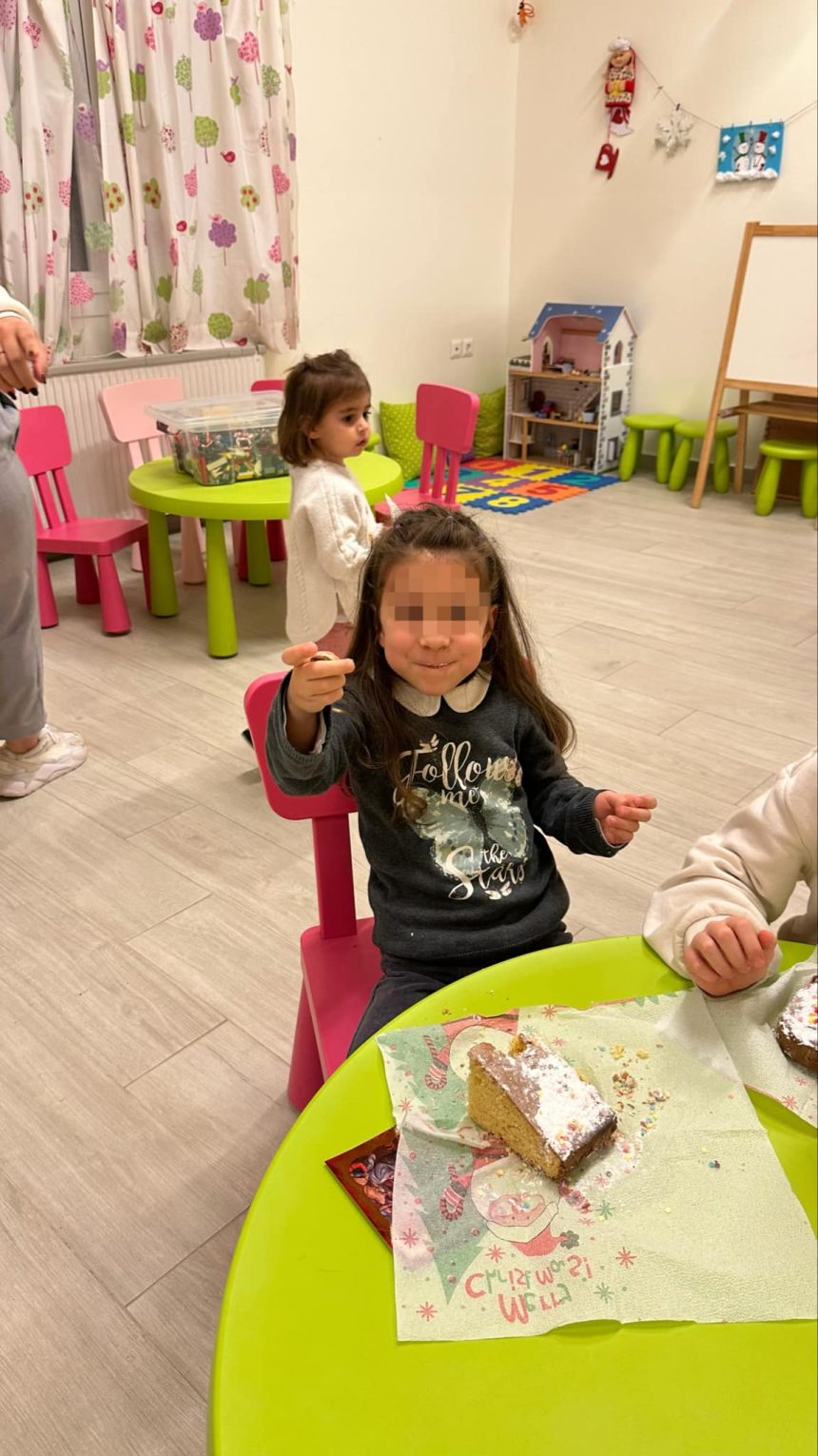 O mitropolitis kerkyras konta sta pedia (6)