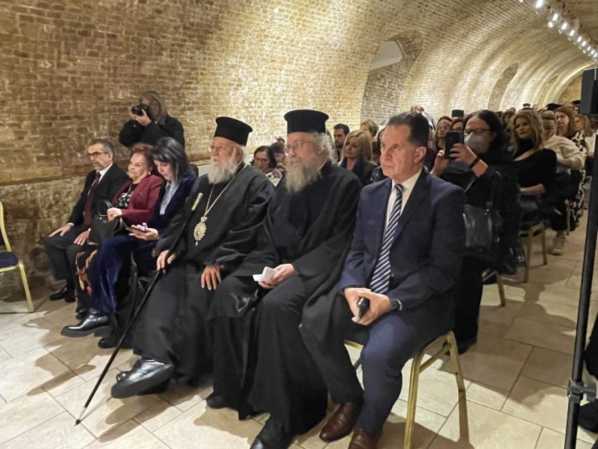 o kathigitis georgio babiniotis se ekdilosi tis mitropoleos kerkyras (2)