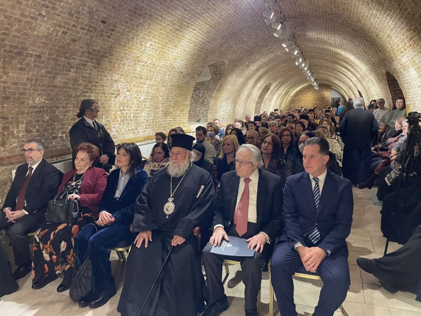 o kathigitis georgio babiniotis se ekdilosi tis mitropoleos kerkyras (4)