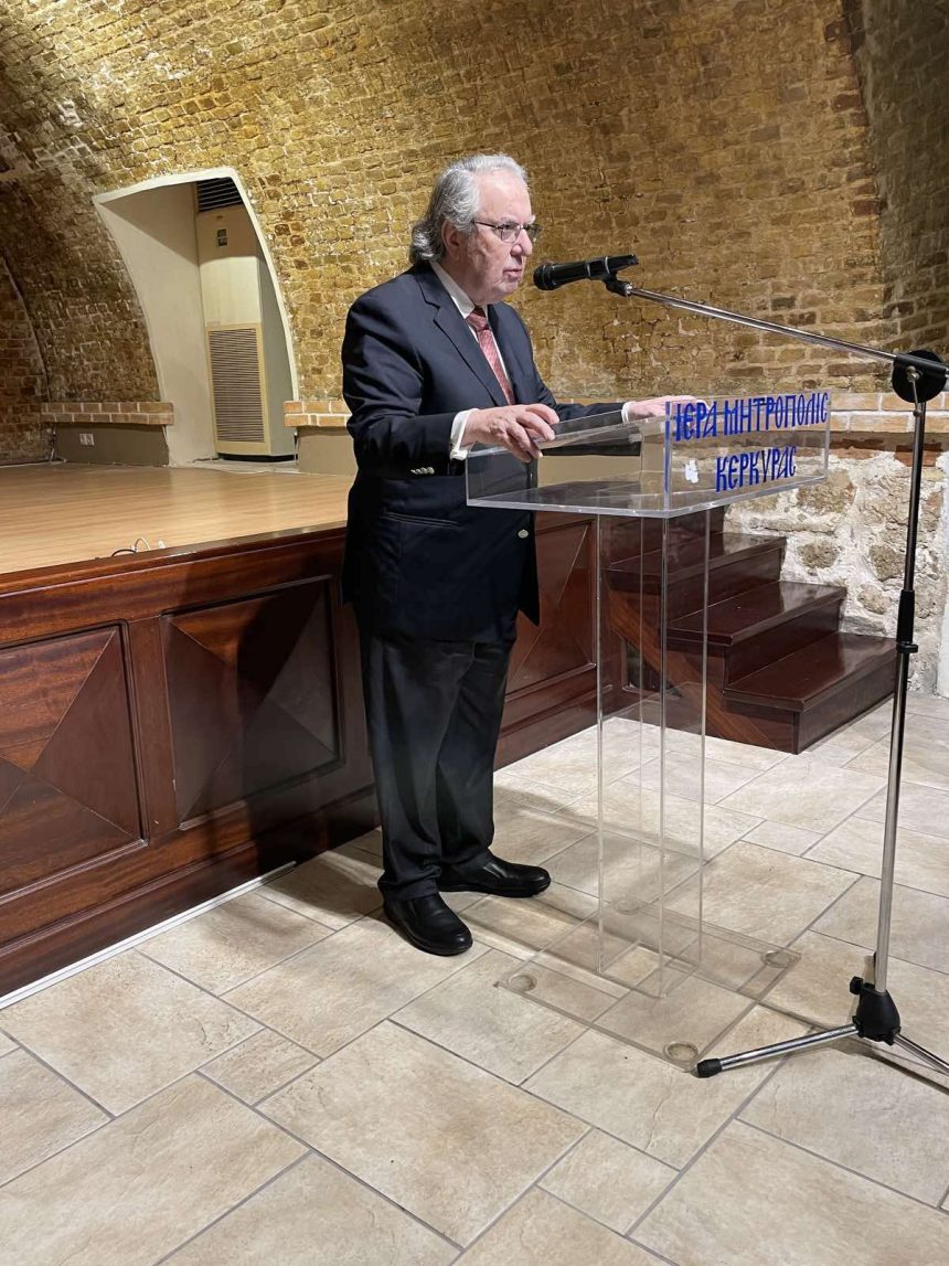 o kathigitis georgio babiniotis se ekdilosi tis mitropoleos kerkyras (6)