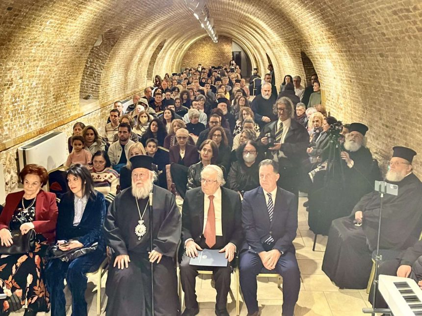 o kathigitis georgio babiniotis se ekdilosi tis mitropoleos kerkyras (8)