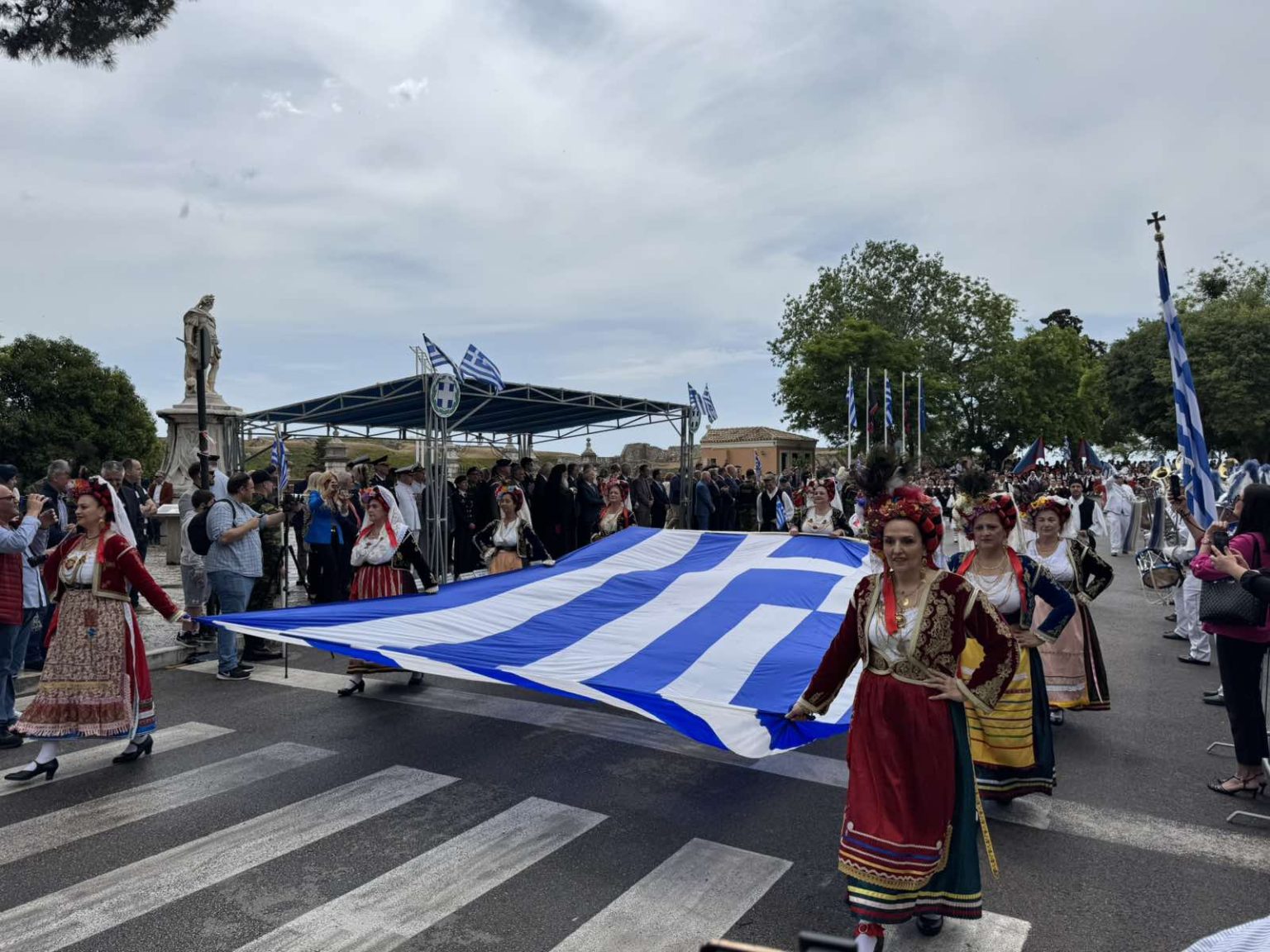 i epeteios tis enoseos ton eptanison me tin ellada kai i eorti ton agion konstantinou kai elenis stin kerkyra (10)