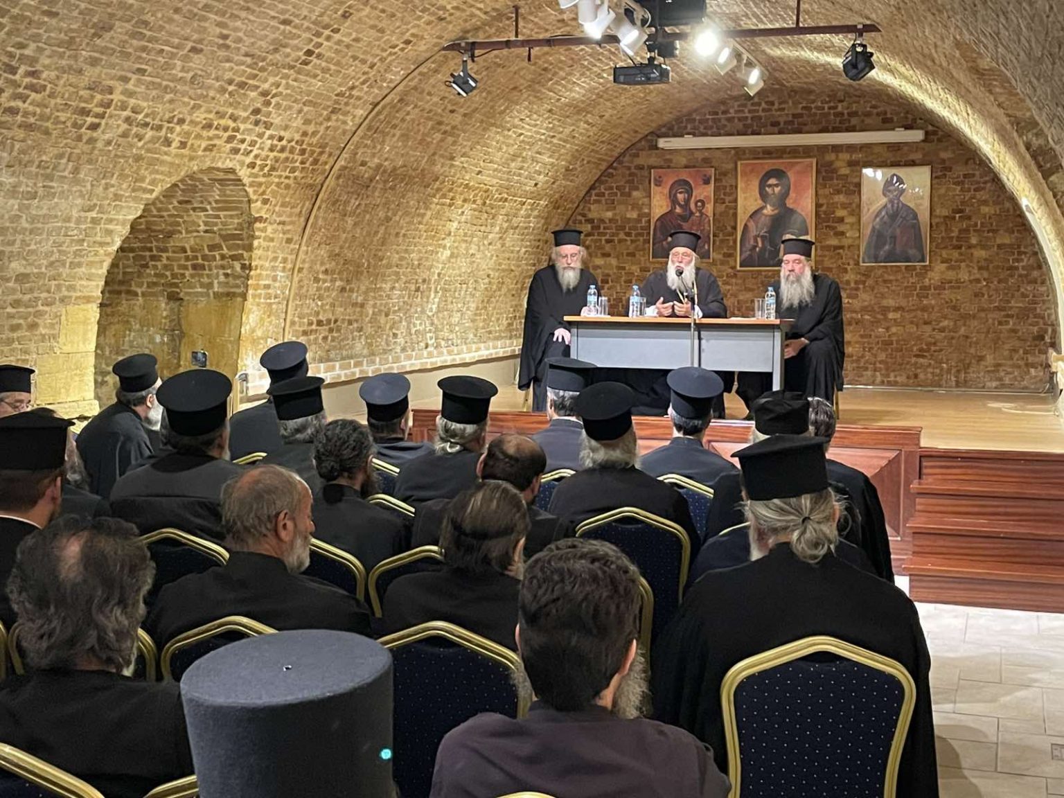 ieratiki synaxi stin mitropoli kerkyras (5)