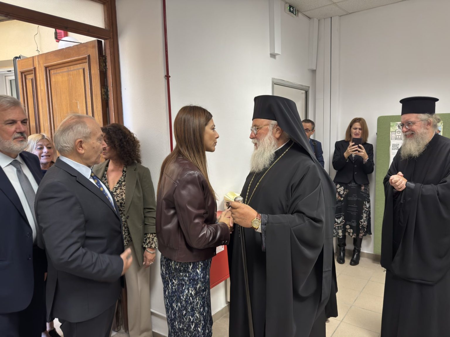 o mitropolitis kerkyras synantise tin ypourgo paideias (1)