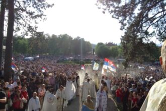 Ο Πατριάρχης Σερβίας στη μεγαλειώδη λιτανεία στο Νίκσιτς (ΒΙΝΤΕΟ)