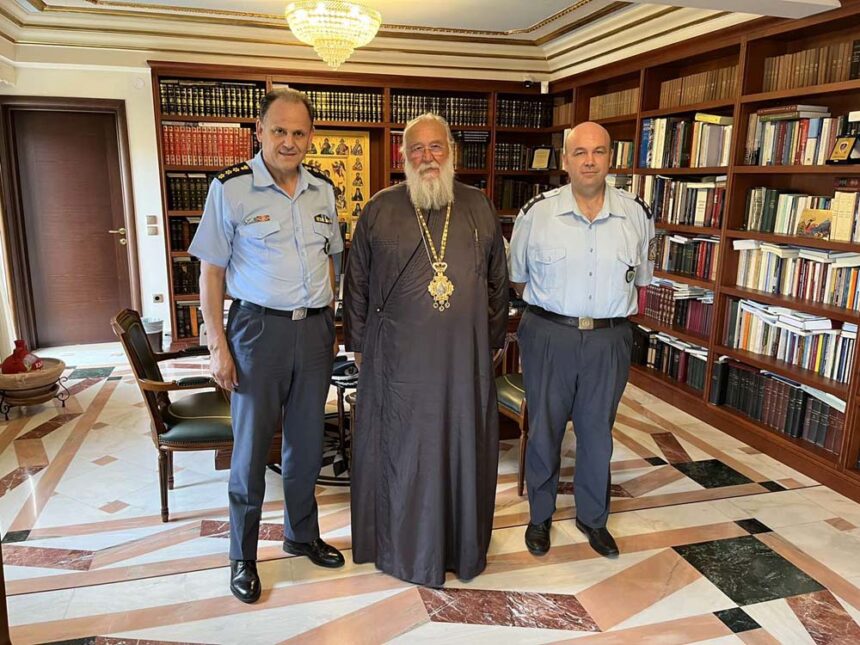 Εθιμοτυπική επίσκεψη του διευθυντή Αστυνομικής διεύθυνσης Κέρκυρας στον Μητροπολίτη Κερκύρας (1)