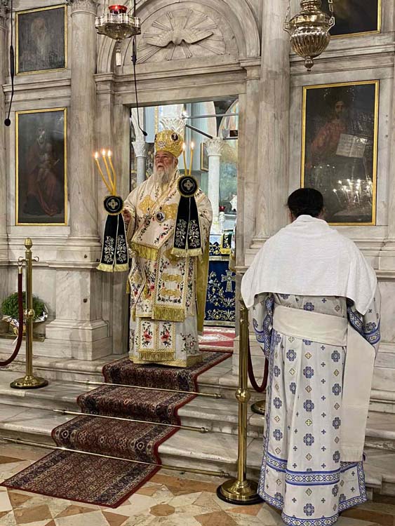 Ιεροδιακόνου στο Ιερό προσκύνημα του Αγίου Σπυρίδωνος στη Κέρκυρα 5